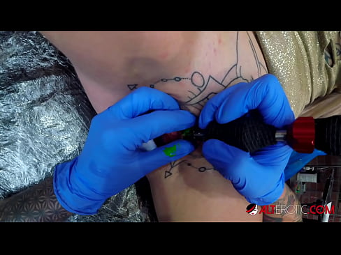 ❤️ Nagpa-tattoo sa kanyang klitoris ang sobrang tattoo na hottie na si Sully Savage ☑ dekalidad na sex sa tl.pornovore.ru ☑